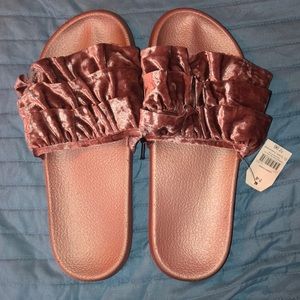 Women’s Mauve Ruffled Slides NWT